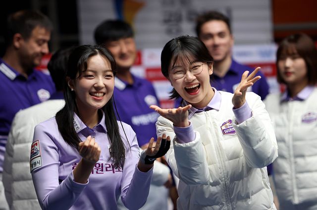 이날 하이원리조트 승리의 주역인 전지우(왼쪽)와 이미래.