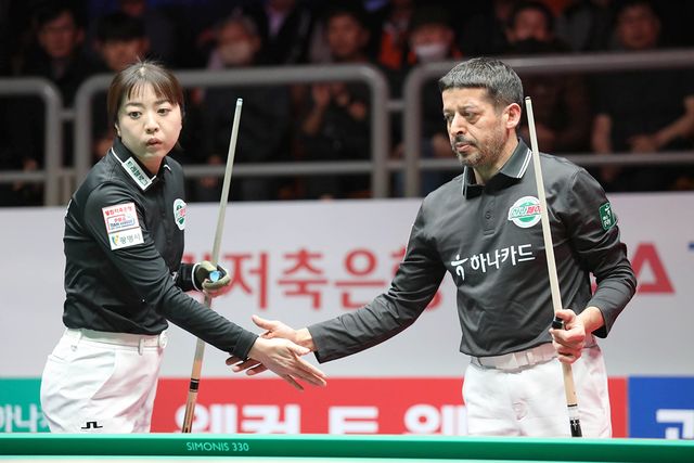 4세트 혼합복식에서 퍼펙트큐를 성공한 하나카드의 사카이 아야코(일본)와 무라트 나지 초클루(튀르키예).