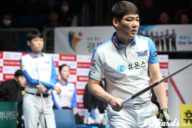 1세트 남자복식에서 11:7로 최성원과 승리를 합작한 이상대(휴온스)