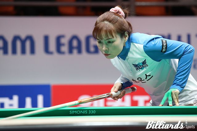 2세트에 김세연과 함께 8:8 동점을 만들고 역전승을 노린 이신영(휴온스).