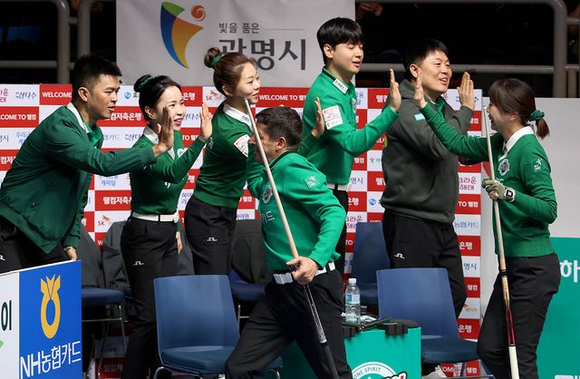 4-0으로 승리한 하나카드.