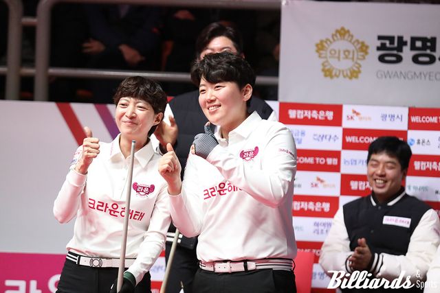 2세트 승리 후 기뻐하는 임정숙과 백민주(크라운해태)