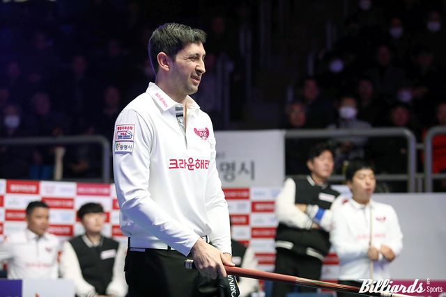 최악의 부진을 겪고 있는 크라운해태가 에이스 다비드 마르티네스(스페인)를 4라운드 들어서 단식전에서 뺐다. 과연 이유는 무엇이었을까.&nbsp; 사진=광명/이용휘 기자