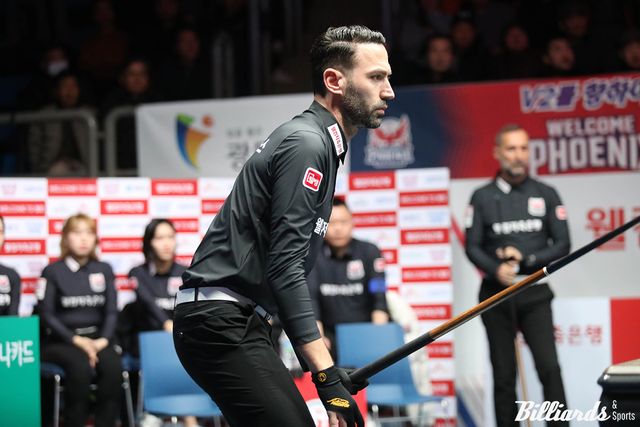 카시도코스타스는 복식과 단식전에서 활약했다.