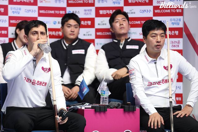 마르티네스는&nbsp;2라운드 제5경기 웰컴저축은행전에서 처음 복식 두 경기에 투입됐다.