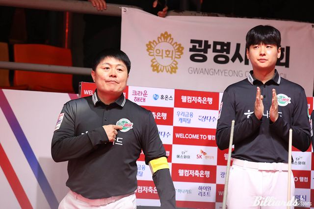 하나카드 주장 김병호와 신정주.