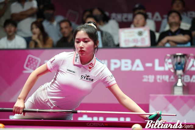 한지은(에스와이)은 지난 시즌 하이원리조트 챔피언십 16강전에서 김가영을 꺾었고, 이번 시즌 4차 투어 결승에서는 김가영을 상대로 우승까지 단 1점을 남겨두고 뼈아픈 역전패를 당했다.&nbsp;