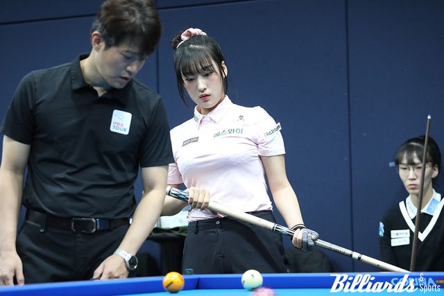 김다희와 대결 중인 장가연(에스와이)