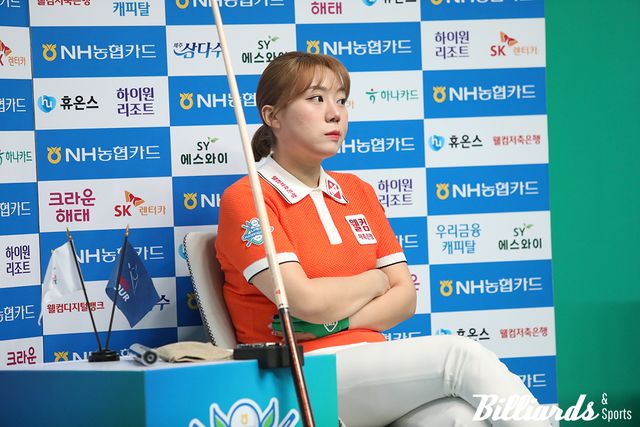 초조하게 차유람의 경기를 지켜보는 김예은.