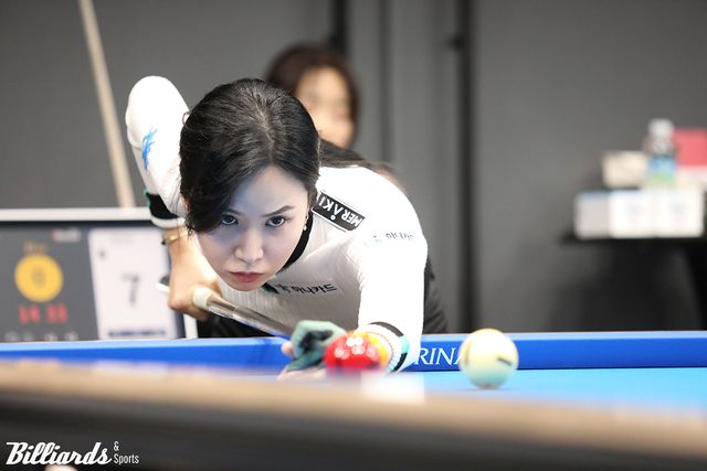 32강에서 김민아(NH농협카드)를 승부치기에서 2 대 1로 꺾고 16강에 진출한 김진아(하나카드).