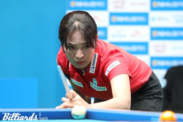 '캄보디아 특급' 스롱 피아비(우리금융캐피탈)가 8강에서 '팀 동료' 김민영(우리금융캐피탈)에게 패해 탈락했다. 사진=이용휘 기자