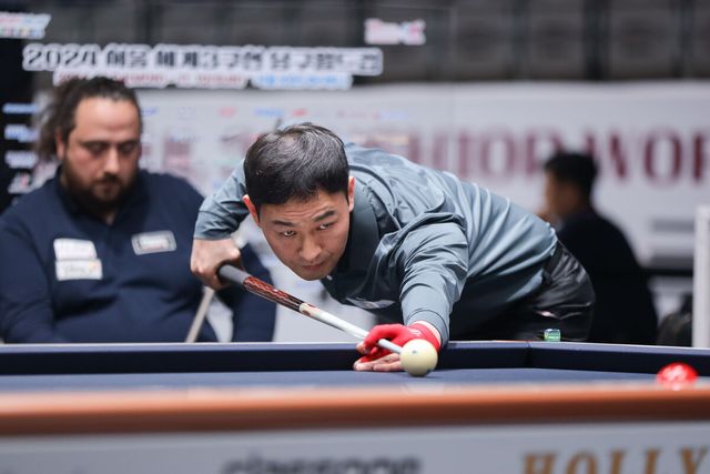 최종예선을 통과한 최완영(광주)은 8일 오전 10시에 시작하는 32강 조별리그 첫 경기에서 딕 야스퍼스(네덜란드)와 대결한다.