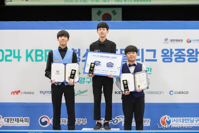 캐롬 3쿠션 중등부 입상자들.