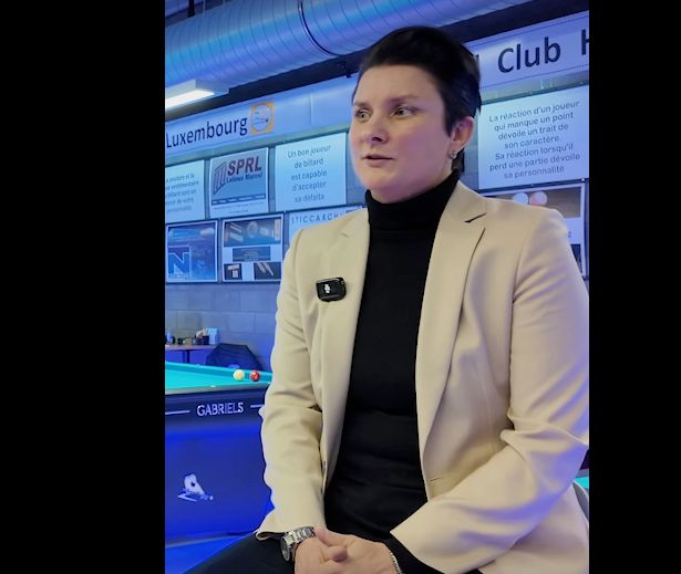 파트너십 갱신 후 인터뷰를 통해 소감을 전하고 있는 테레사 클롬펜하우어.