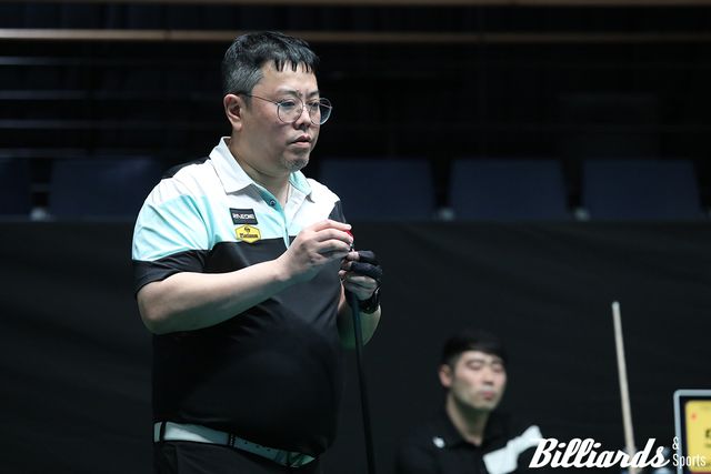 결승전에서 이길수와 대결 중인 김원섭.