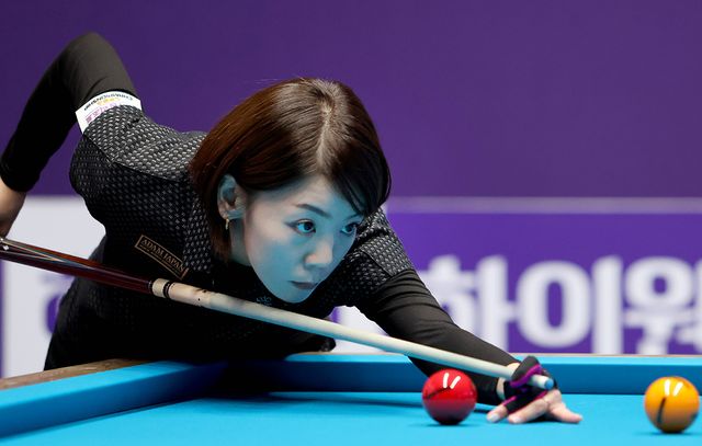 고바야시 료코(일본)는 한국의 이유나를 24:10(27이닝)으로 제압했다.