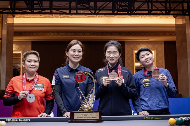 최종 입상자들. 왼쪽부터 준우승자 루빌렌 아미트, 우승자 리우샤샤, 공동3위 한유, 체스카 센테노.&nbsp;