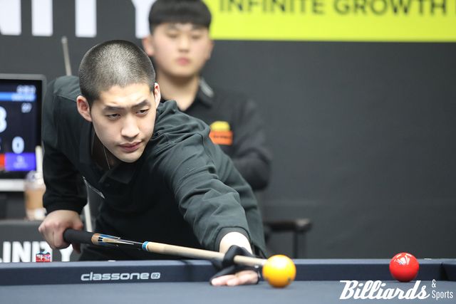 8강에 오른 강민혁은 오명규와 4강 진출을 놓고 맞대결을 벌였다.&nbsp;