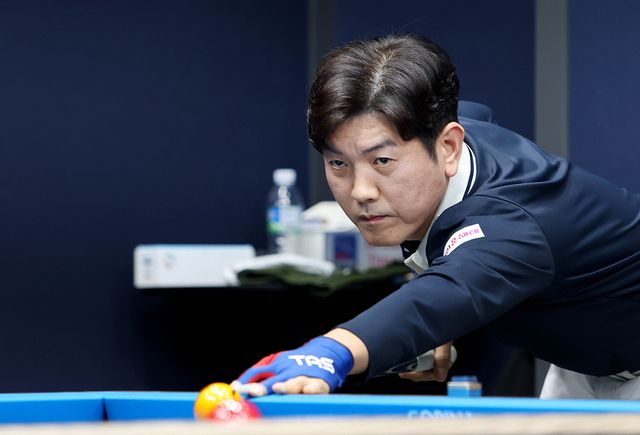 16강에 진출한 김재근(크라운해태).