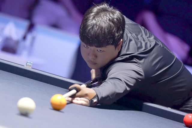 한국의 조명우(실크로드시앤티-서울시청)와 김준태(경북체육회)가 샤름 엘 셰이크 3쿠션 당구월드컵 16강에 진출했다. B조 2위로 16강에 진출한 조명우.&nbsp; 사진=SOOP 제공