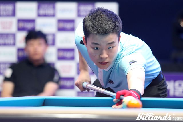 구자복과 8강전 대결을 벌이는 김영원.