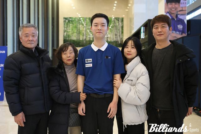 김영원의 조부모님이 준결승전 경기에 깜짝 방문해 뜨거운 응원을 보냈다. 사진=정선/이용휘 기자