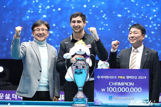 왼쪽부터 PBA 장상진 부총재, 우승 마르티네스, 강원랜드