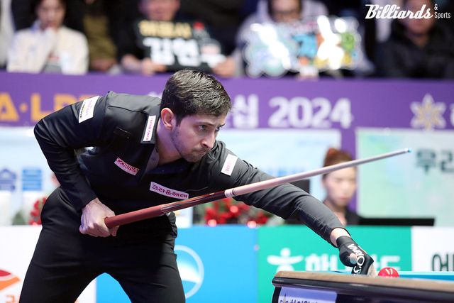 세트스코어 1-3으로 지고 있던 마르티네스는 5세트 8:10에서 대역전극을 시작했다.