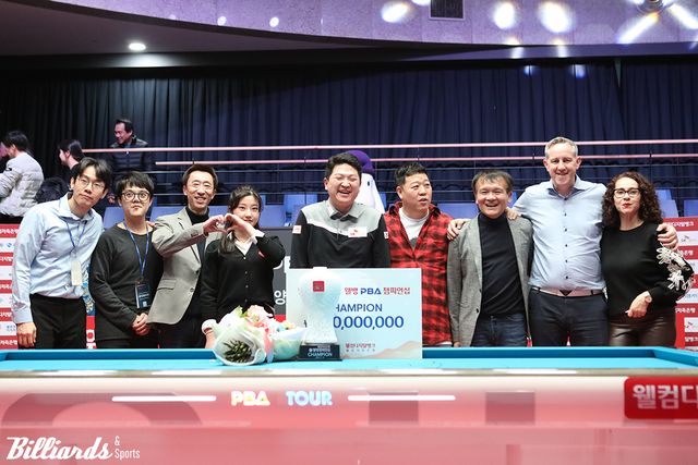 SK렌터카 다이렉트 동료들과 구단 관계자들.