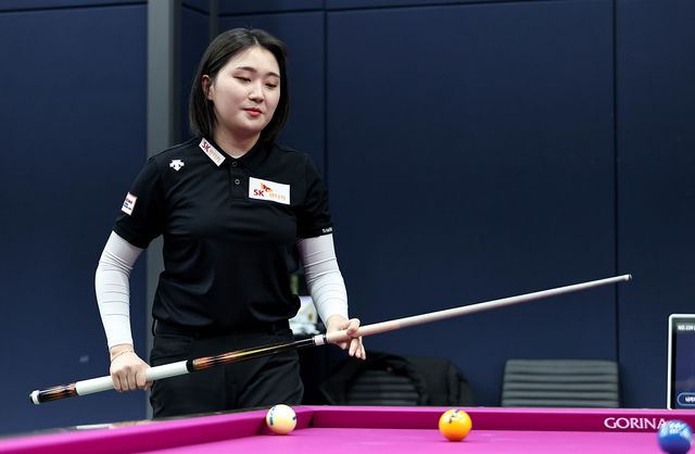 강지은은 시작부터 임정숙(크라운해태)에게 하이런 10점을 맞아 위기에 놓였으나, 2세트부터 살아나 역대 8강 이상 상위라운드에서 최고 애버리지인 2.118을 기록하며 승리를 거뒀다.&nbsp;