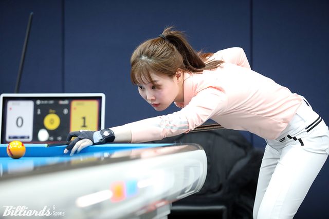 허지연과 32강전에서 강유진은 3세트에 5:8로 패배 위기에 놓였지만, 두 번의 공격으로 4점을 득점하며 역전에 성공했다.