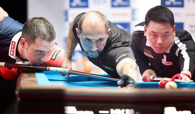 'PBA 월드챔피언십' 조별리그 1차전에서 패한 '1번 시드' 하비에르 팔라존과 세미 사이그너, 조재호(왼쪽부터)가 10일 16강행의 운명이 걸린 2차전 승부를 벌인다.&nbsp; PBA 제공