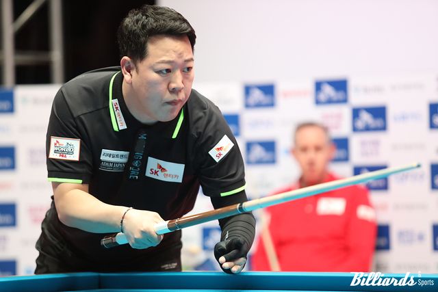 에디 레펀스와 대결 중인 강동궁.