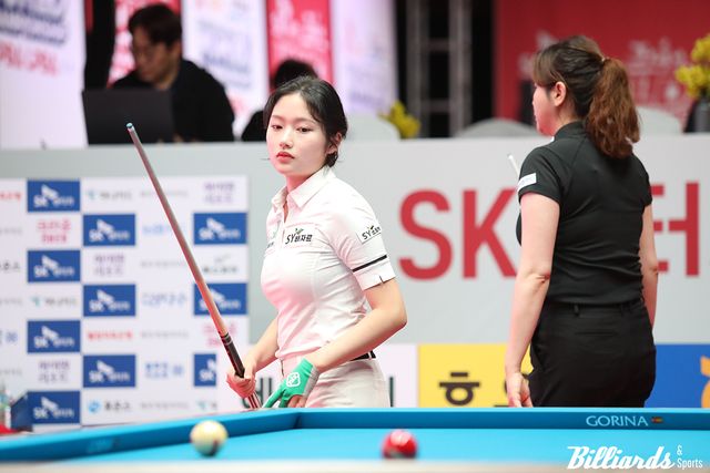 서한솔과 김민아에게 0-2에서 3-2 대역전승을 거두고 3번째 김가영과 맞붙는 한지은.