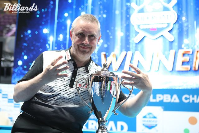 2023-24시즌 2차 대회에서 우승을 차지하며 통산 8승을 거두고 PBA 최다승을 기록한 프레데릭 쿠드롱. 사진=빌리어즈앤스포츠 DB