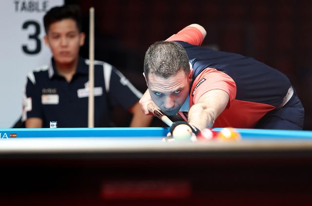 프로당구(PBA) 월드챔피언십 첫날 32강 조별리그전에서 '시즌 상금랭킹 1위' 하비에르 팔라존(휴온스)이 32위로 막차를 탄 응우옌프엉린(하이원리조트)에게 세트스코어 2-3으로 져 1패를 안고 출발했다. PBA 제공
