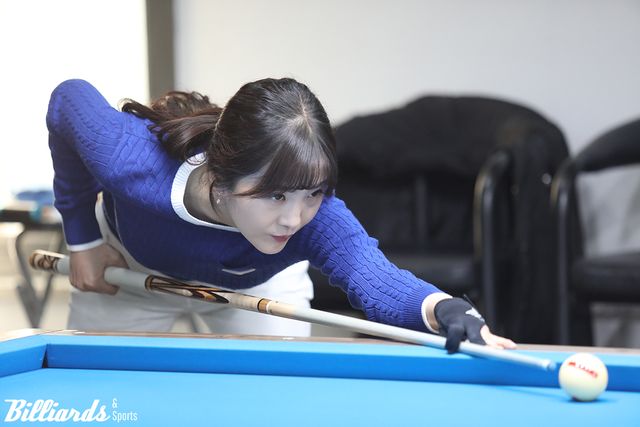 2세트 막판 하이런을 막지 못해 아깝게 패한 김상아.