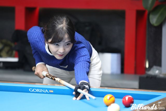 3세트를 역전승으로 따내는 김상아.