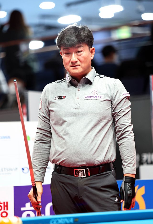 지난 시즌 1부투어 119위로 강등의 아픔을 겪은 이충복은 큐스쿨 2라운드부터 참가, 차기시즌 1부 잔류를 노린다.