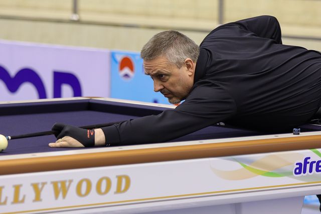 연승 행진을 이어가던 프레데릭 쿠드롱이 글렌 호프만의 일격에 패하며 조 2위에 올랐다.&nbsp;