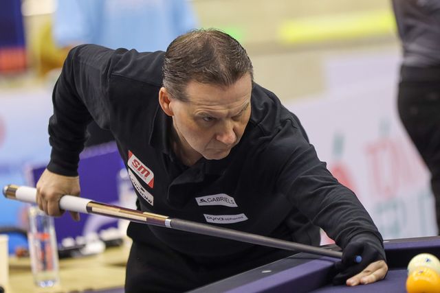 32강 대결 중인 에디 멕스.