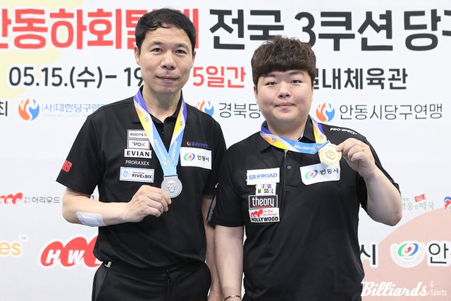 32강에서 쿠드롱과 대결하는 한국의 허정한(왼쪽)과 조명우. 두 선수는 최근 열린 '안동하회탈배' 결승에서 대결해 조명우가 승리했다.