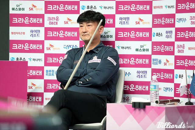 큐스쿨로 내려간 이충복은 프리시즌에 벌어진 '2024 PBA 큐스쿨' 3일차에 극적으로 생존해 1부 투어로 돌아왔다.