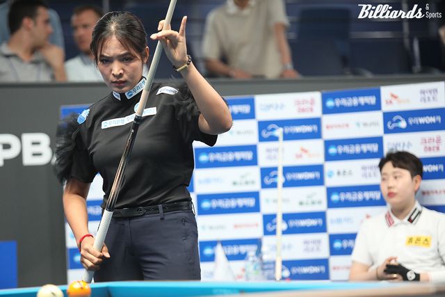 스롱은 세트스코어 0-2로 벌어져 패색이 짙었으나, 내리 두 세트를 만회하고 2-2 동점을 만들었다.