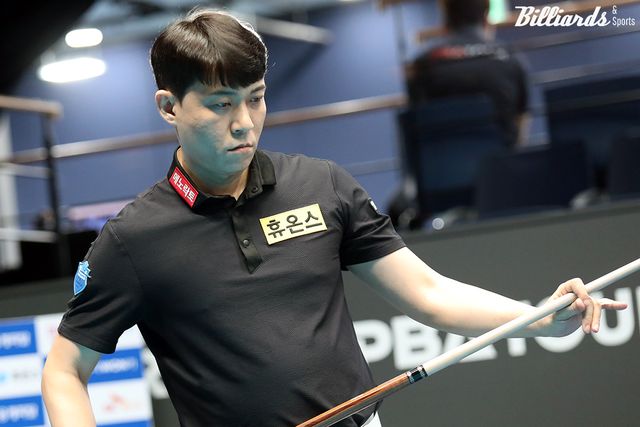 '승부사'라 불리는 최성원은 매 세트 주요 승부처에서 다득점을 올리며 한 세트도 내주지 않고 승리를 거뒀다.