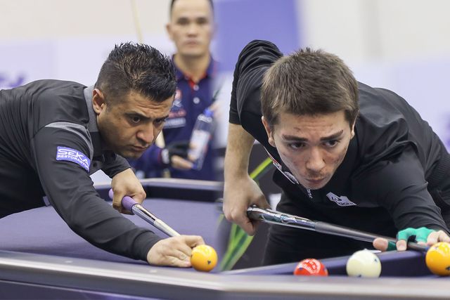 앞서 열린 호찌민 3쿠션 당구월드컵에서 준결승에 진출하며 활약한 튀르키예의 톨가한 키라즈(왼쪽)와 부라크 하샤시.&nbsp;