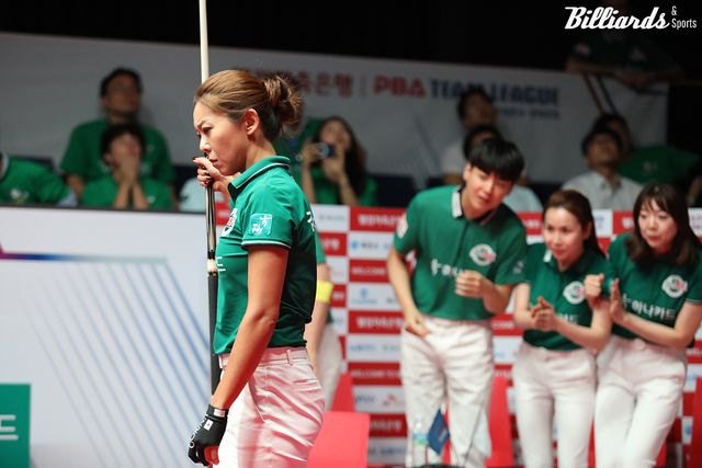 김가영은 차유람이 은퇴 전 프로당구 LPBA 투어에서 세 차례 만나 모두 승리를 거둔 바 있다.