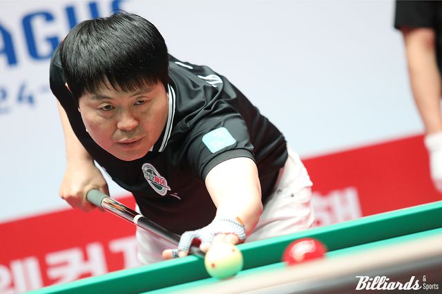 1세트 남자복식전에서 활약한 하나카드 주장 김병호.