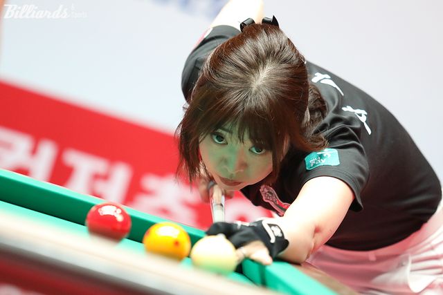 중요한 2세트 승부에서 역전승을 일군 하나카드의 사카이 아야코(일본).