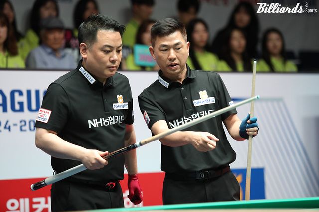 1세트 남자복식에서 이틀 연속으로 승리한 NH농협카드 조재호-마민껌.